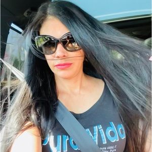 Meet your Posher, Lucy